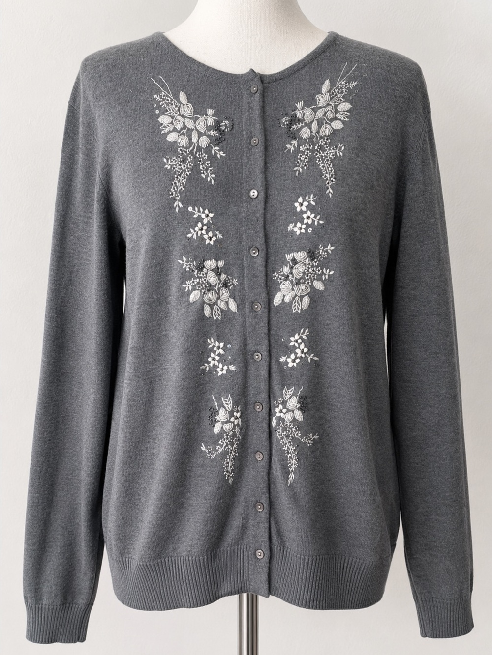 LANDS’ END Gray Cardigan Size 2X Embroidered. Beaded 3/4 Sleeve. 100% Cotton EUC